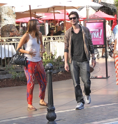 Oct 16 2014 Shopping At The Grove In La 006 Ben Barnes Fan